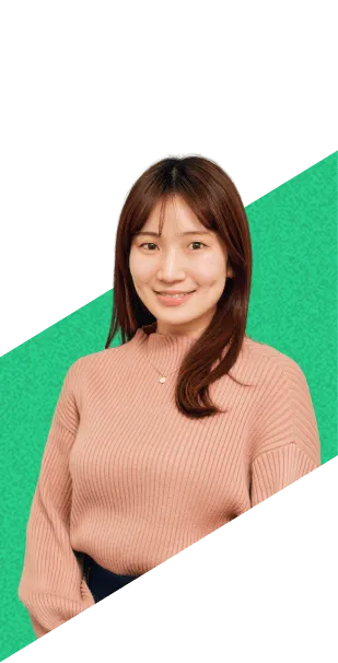 やさしい笑顔の女性社員